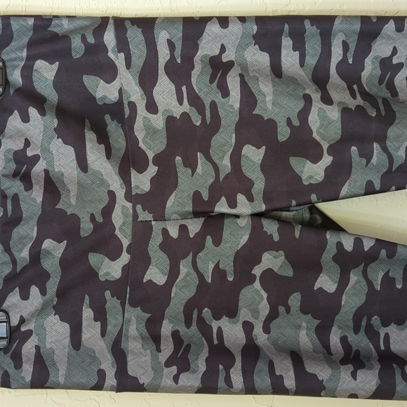 Onzie Flow Camouflage 3/4 Length Leggings Size Large - Picture 3 of 8